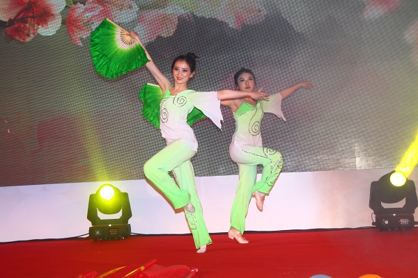 “筑夢.感恩.分享”2014年迎春聯(lián)歡晚會