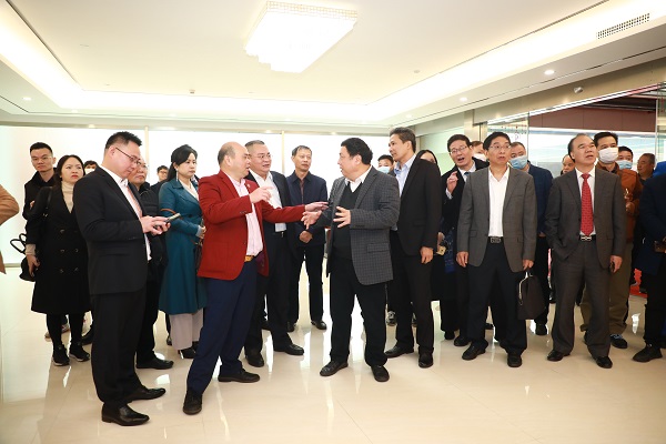湛江市委統(tǒng)戰(zhàn)部常務副部長龐安杰，副部長、市工商聯(lián)黨組書記黃昌旺一行蒞臨我司參觀交流