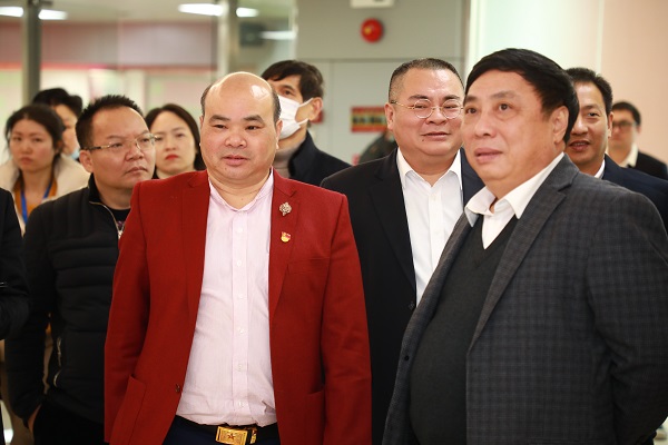 湛江市委統(tǒng)戰(zhàn)部常務副部長龐安杰，副部長、市工商聯(lián)黨組書記黃昌旺一行蒞臨我司參觀交流